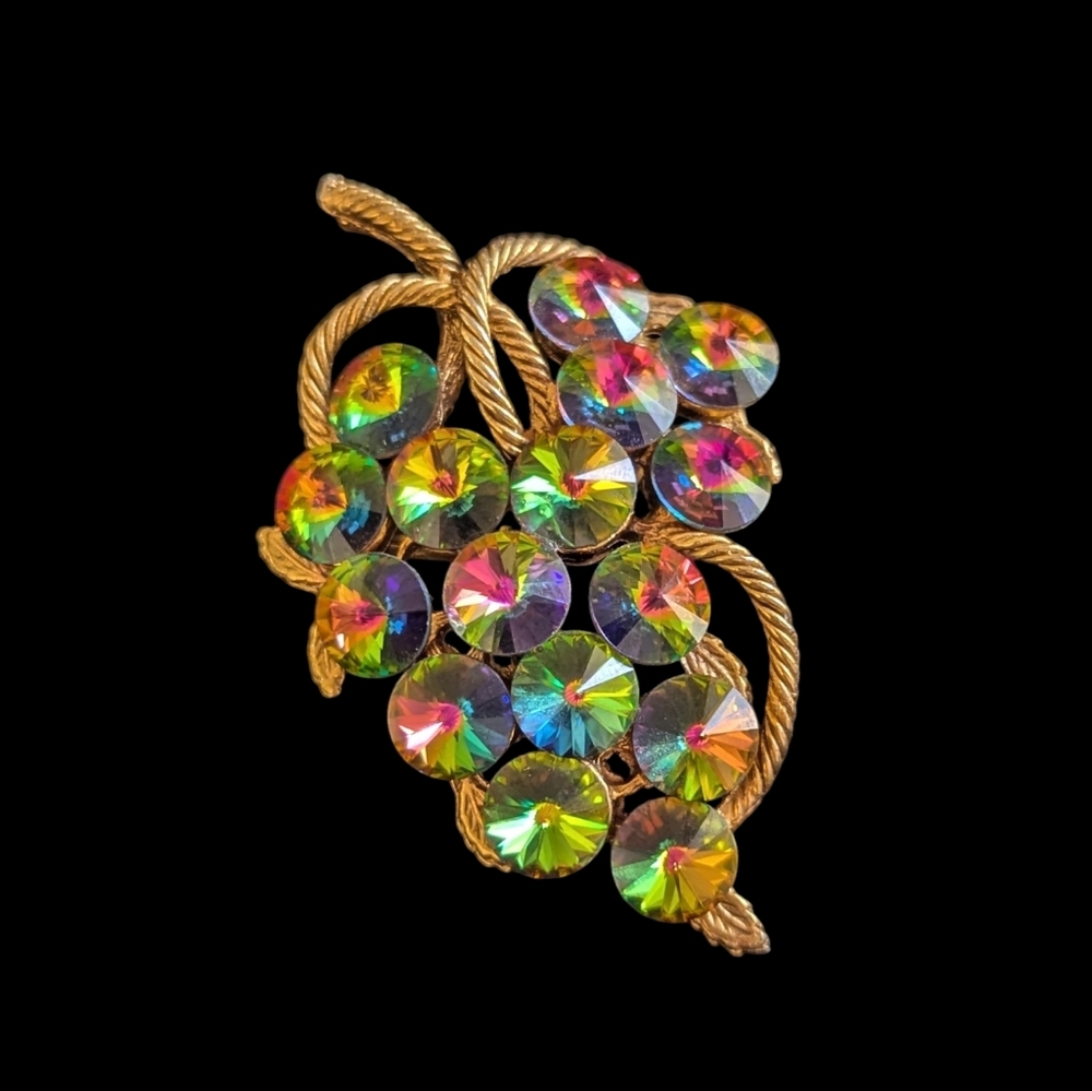 Vintage gold-tone brooch featuring "watermelon" rivoli rhinestones.
